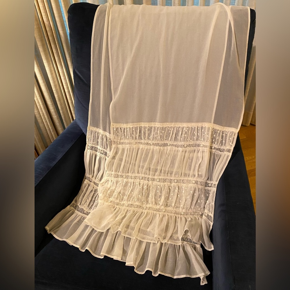 Gorgeous Elegant Ivory Shawl w Lace & Sequins - Picture 5 of 7